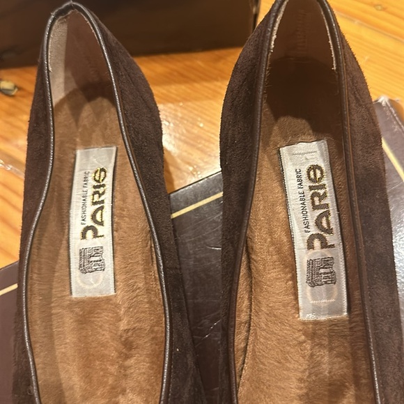 Genuine suede leather low heels pumps with mink embellishment. Japan Size 24 - Picture 5 of 7